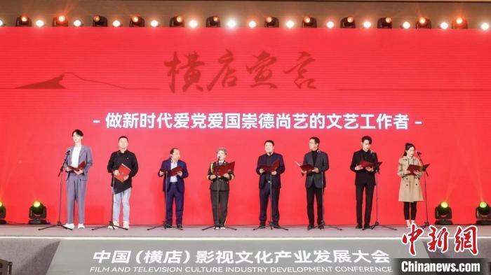 公司里面一个男同事，平时都会和我打招呼聊天，突然这几天不搭理我了是什么情况？游戏画面